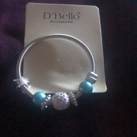 Stretch band bracelet has a starfish and a 4 leaf clover’s charm - Picture 1 of 3